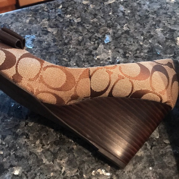 Coach shoes sz7 - Picture 2 of 3